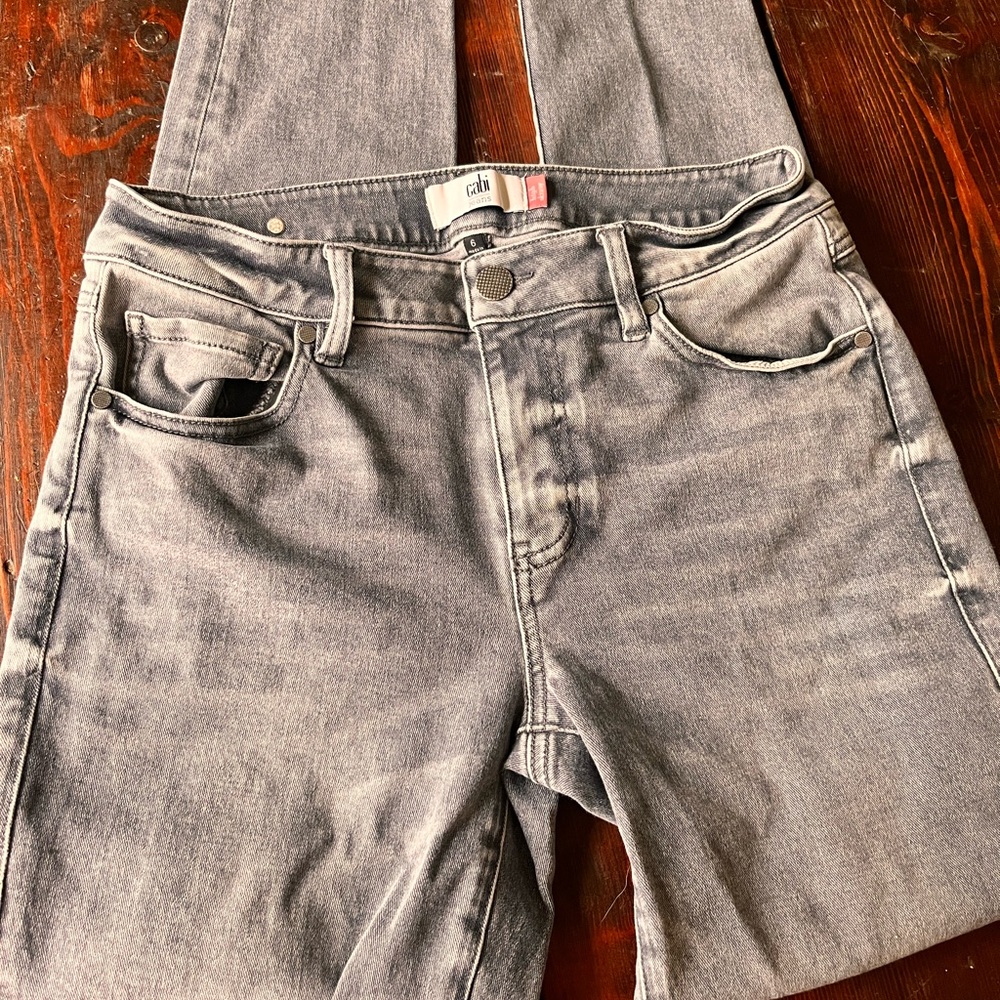 Cabi size 6 high skinny jeans - gray